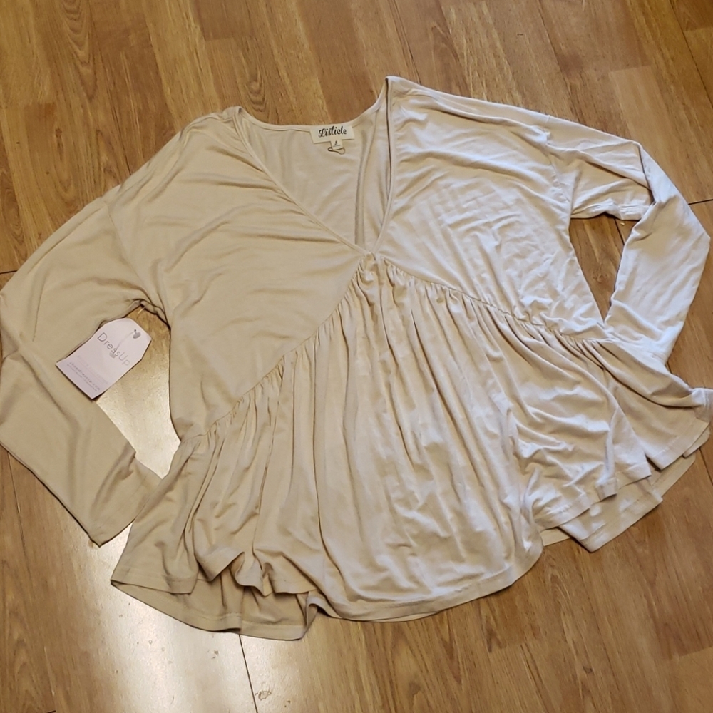 NWT Listicle cream babydoll top sz small